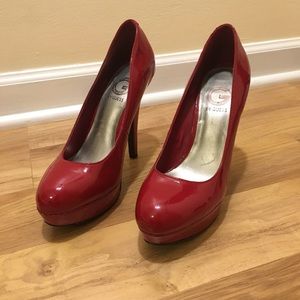 Bright Red Guess Pumps size 7.5